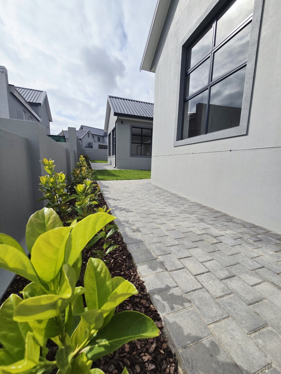3 Bedroom Property for Sale in Kingswood Golf Estate Western Cape